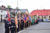 Poczty sztandarowe stoją na rynku